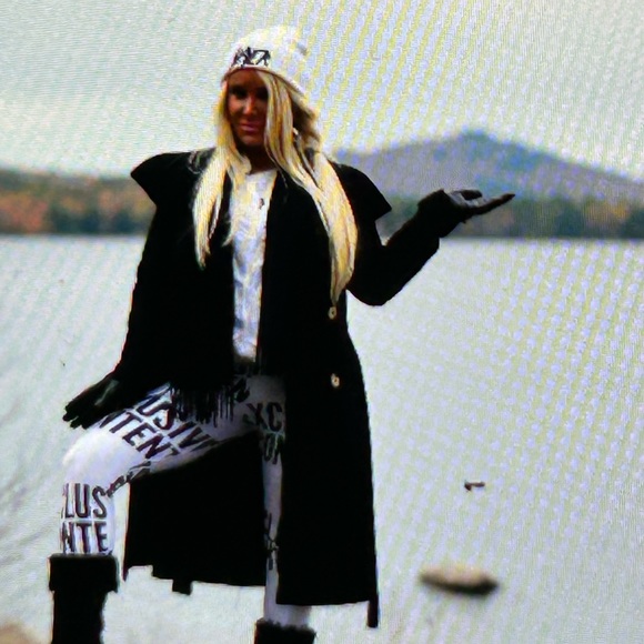 HAPPY FALL FROM BEAUTIFUL BOSTON & MAINE!! The color of the leaves are stunning! - Picture 4 of 17